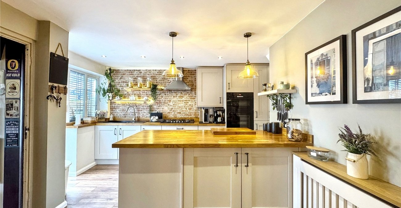 4 bedroom house for sale in Rainham | Robinson Michael & Jackson