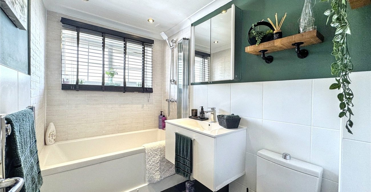 4 bedroom house for sale in Rainham | Robinson Michael & Jackson