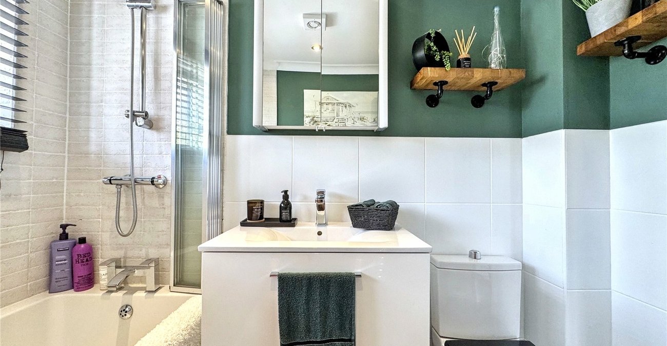 4 bedroom house for sale in Rainham | Robinson Michael & Jackson