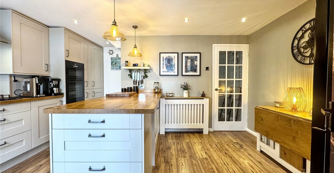 4 bedroom house for sale in Rainham | Robinson Michael & Jackson