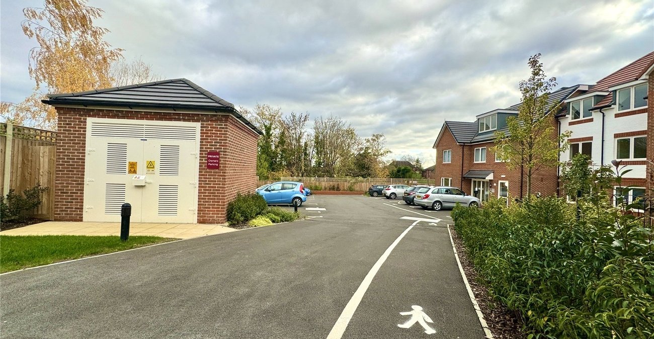 2 bedroom property for sale in Birchwood Park Avenue | Robinson Jackson