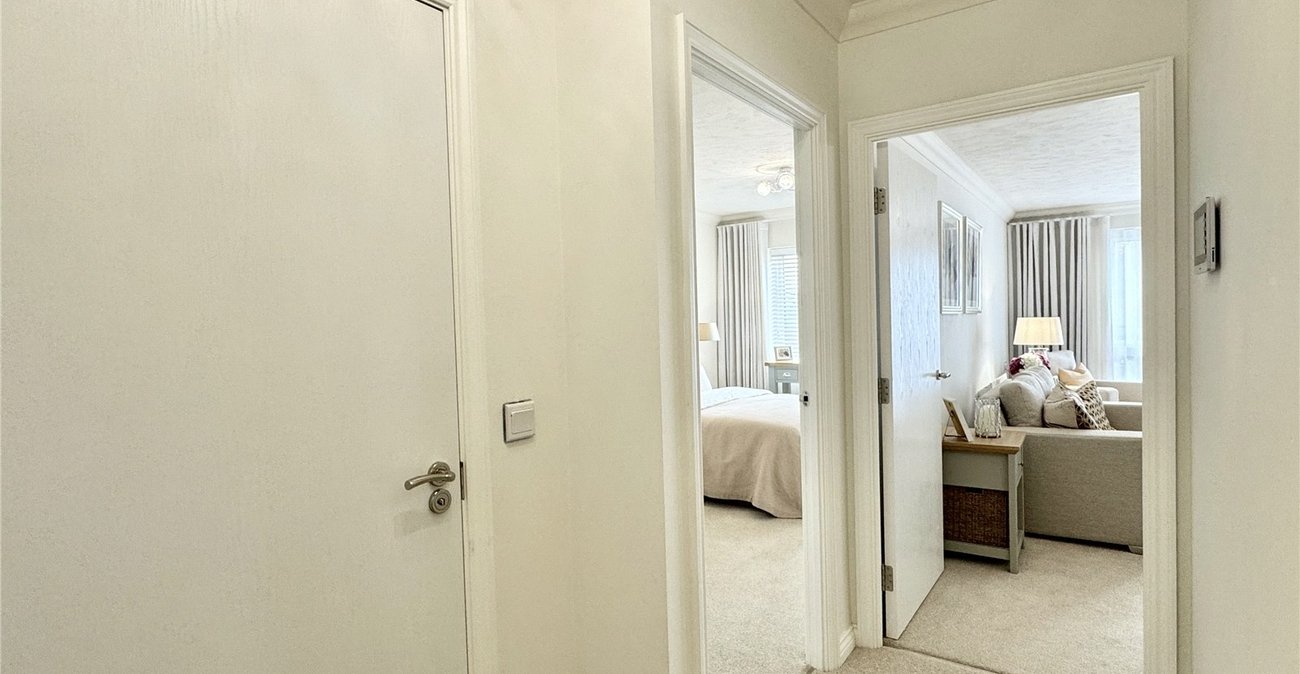 1 bedroom property for sale in Birchwood Park Avenue | Robinson Jackson