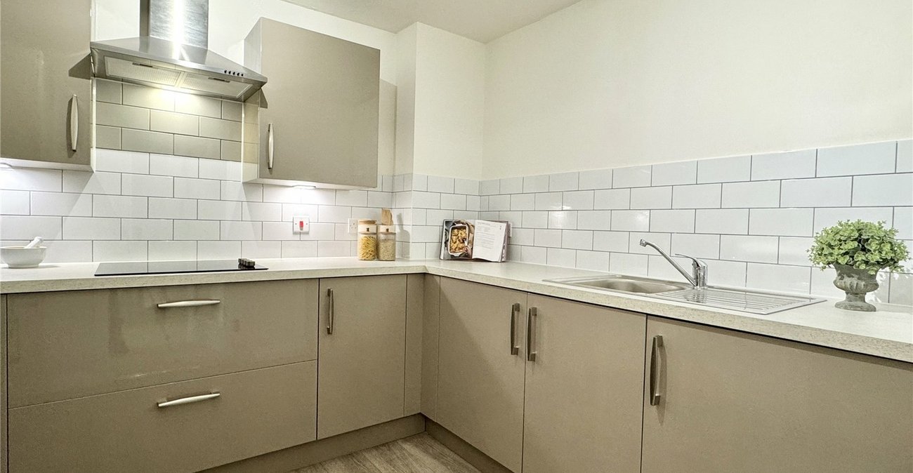 1 bedroom property for sale in Birchwood Park Avenue | Robinson Jackson