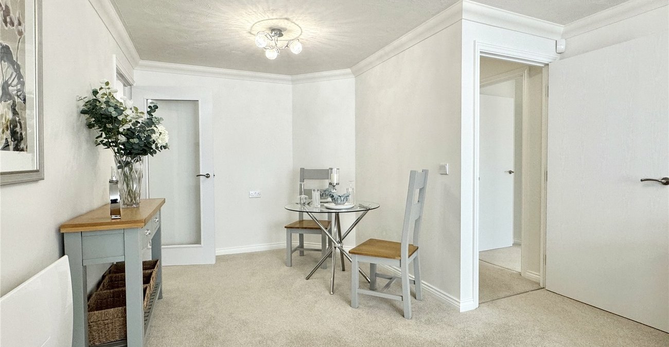 1 bedroom property for sale in Birchwood Park Avenue | Robinson Jackson
