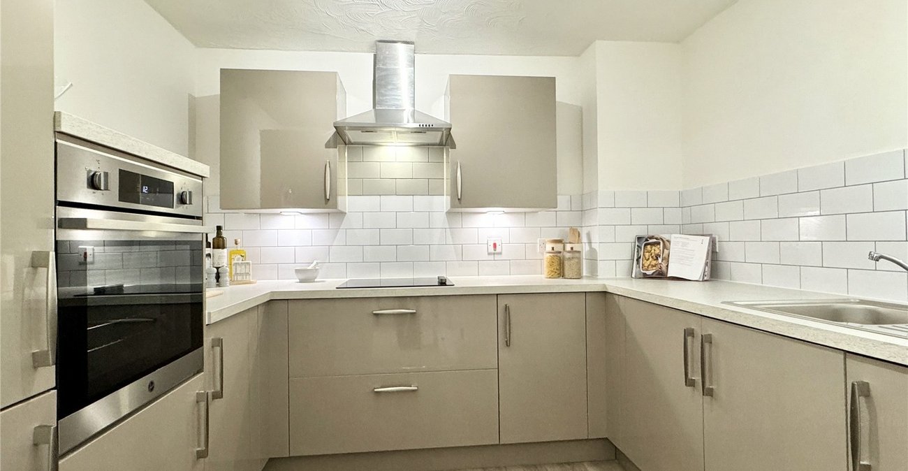 1 bedroom property for sale in Birchwood Park Avenue | Robinson Jackson