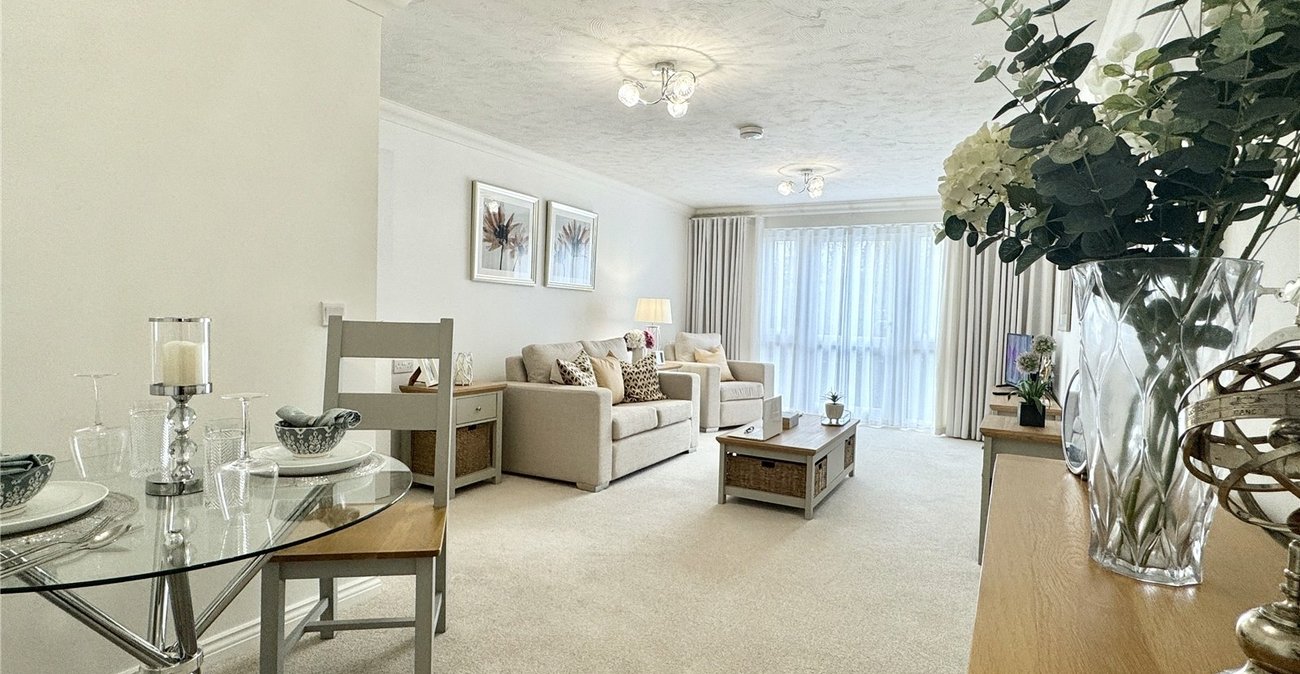 1 bedroom property for sale in Birchwood Park Avenue | Robinson Jackson