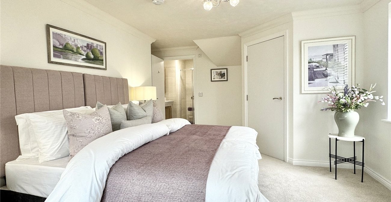 2 bedroom property for sale in Birchwood Park Avenue | Robinson Jackson