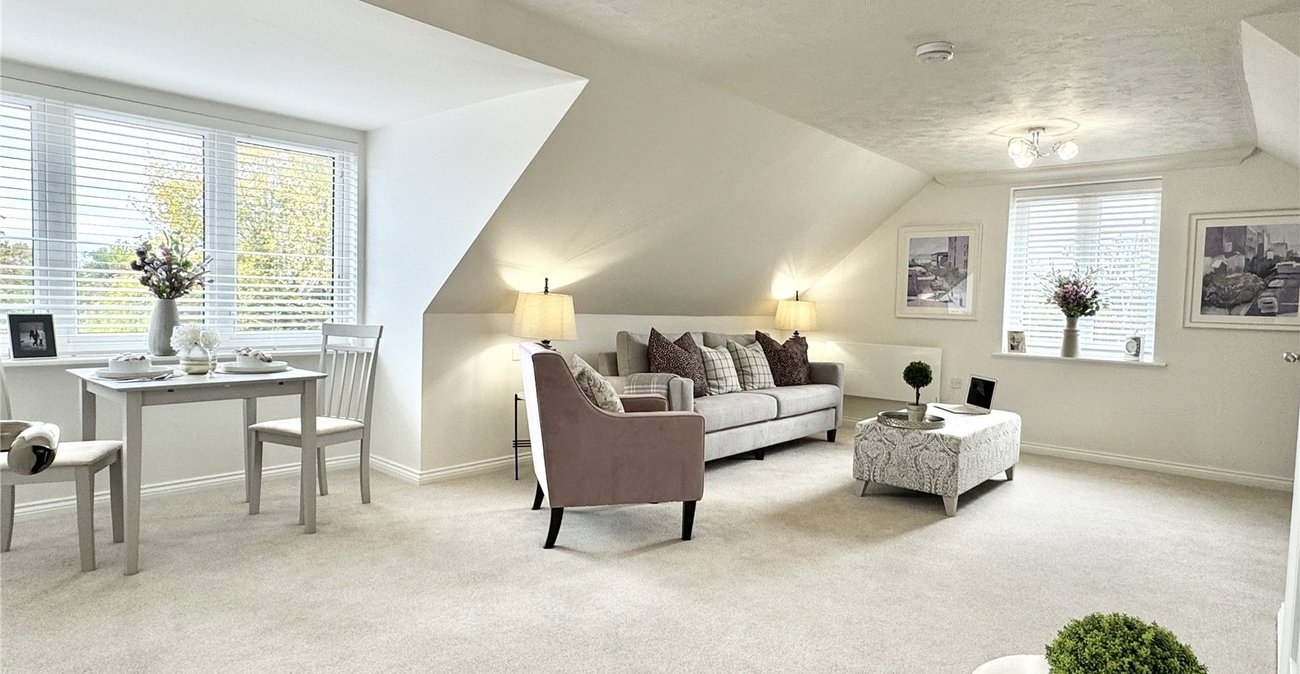 2 bedroom property for sale in Birchwood Park Avenue | Robinson Jackson