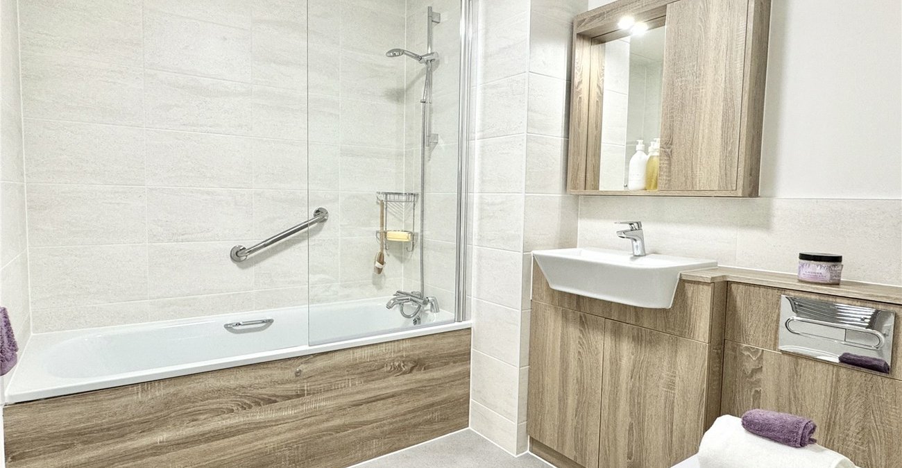 2 bedroom property for sale in Birchwood Park Avenue | Robinson Jackson