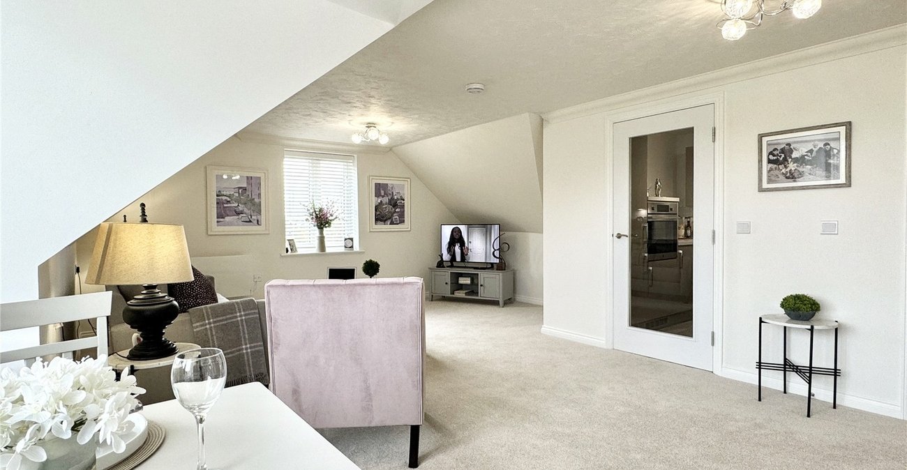 2 bedroom property for sale in Birchwood Park Avenue | Robinson Jackson