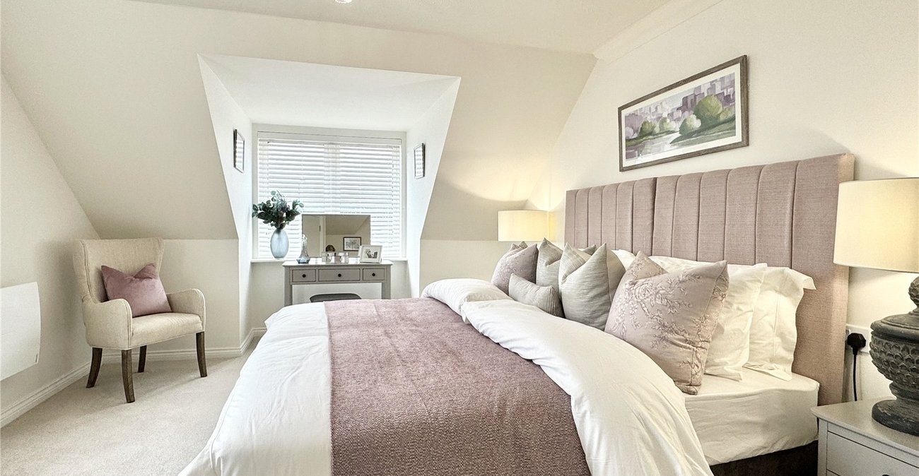 2 bedroom property for sale in Birchwood Park Avenue | Robinson Jackson