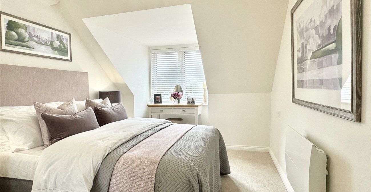 2 bedroom property for sale in Birchwood Park Avenue | Robinson Jackson