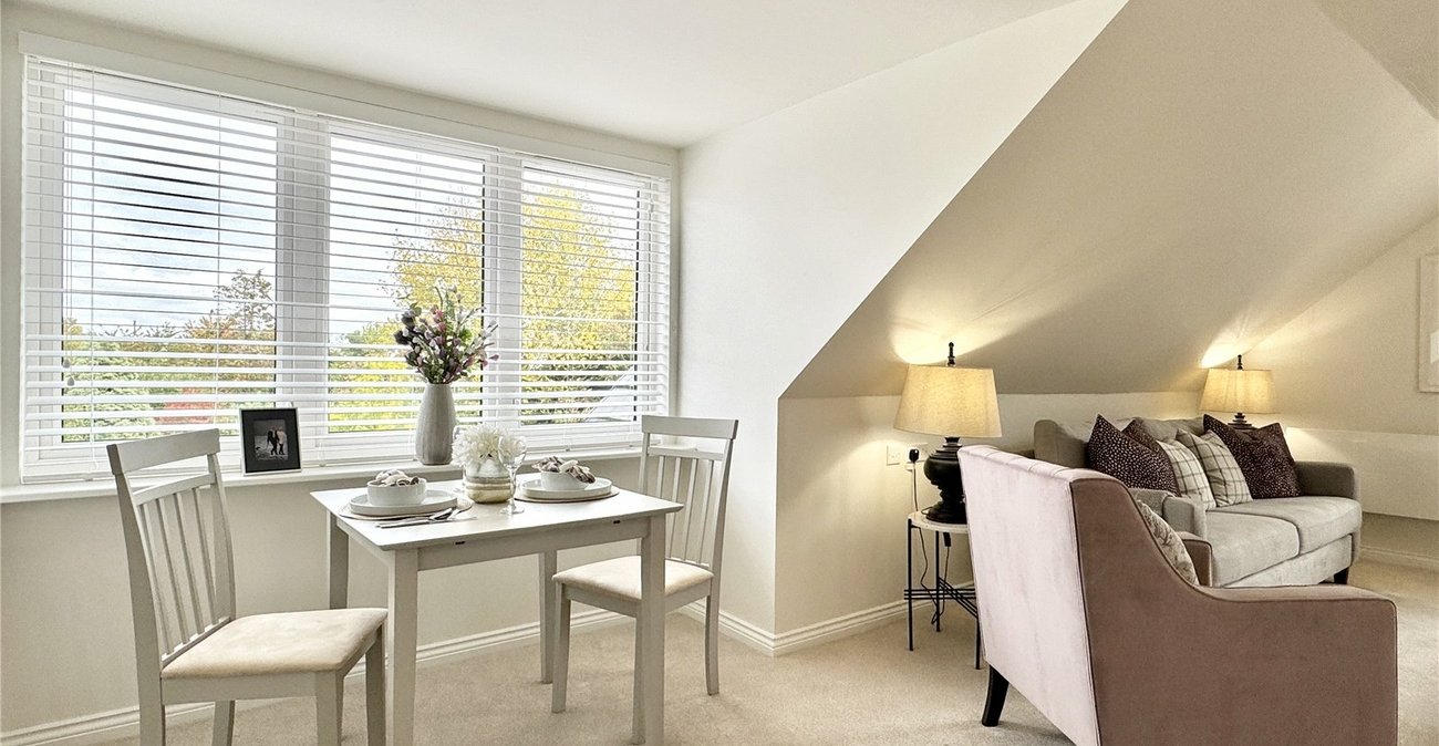 2 bedroom property for sale in Birchwood Park Avenue | Robinson Jackson