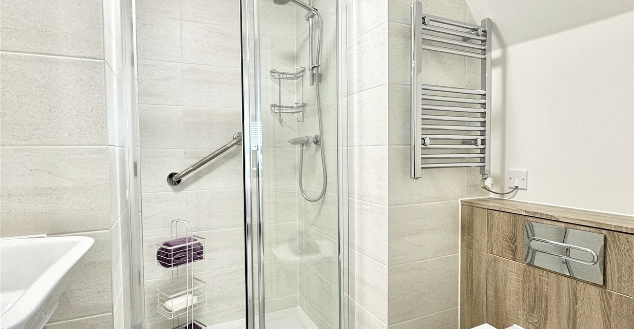 2 bedroom property for sale in Birchwood Park Avenue | Robinson Jackson