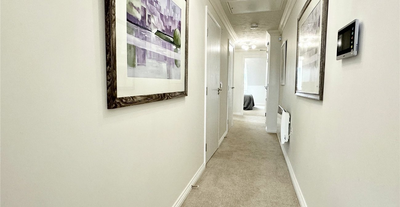 2 bedroom property for sale in Birchwood Park Avenue | Robinson Jackson