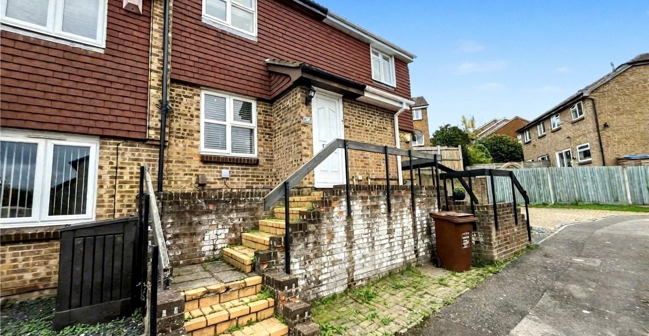 2 bedroom house to rent in Princes Park | Robinson Michael & Jackson