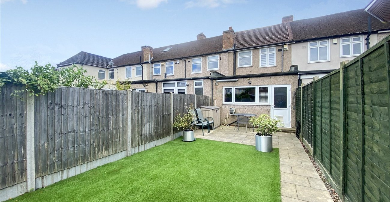 2 bedroom house for sale in Sidcup | Robinson Jackson