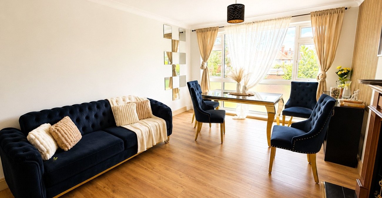 2 bedroom property for sale in London | Robinson Jackson
