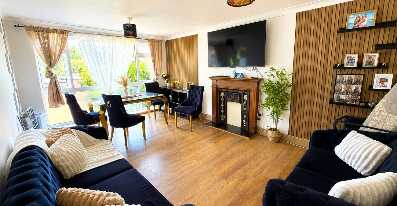 2 bedroom property for sale in London | Robinson Jackson