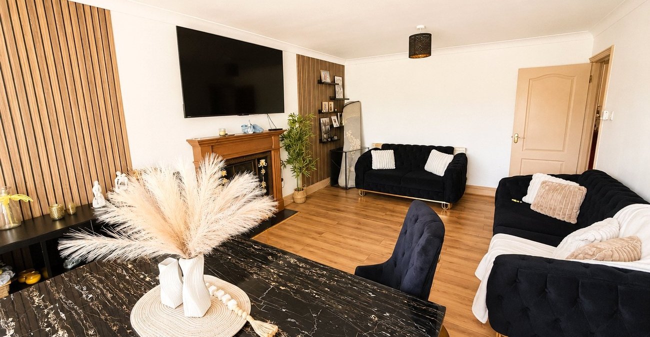 2 bedroom property for sale in London | Robinson Jackson