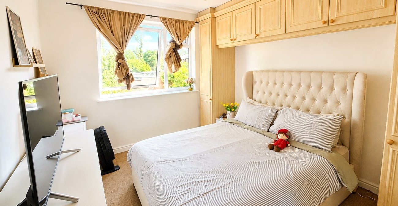2 bedroom property for sale in London | Robinson Jackson