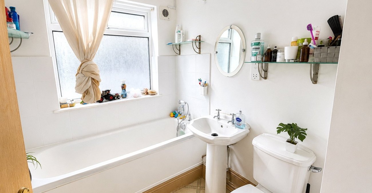 2 bedroom property for sale in London | Robinson Jackson