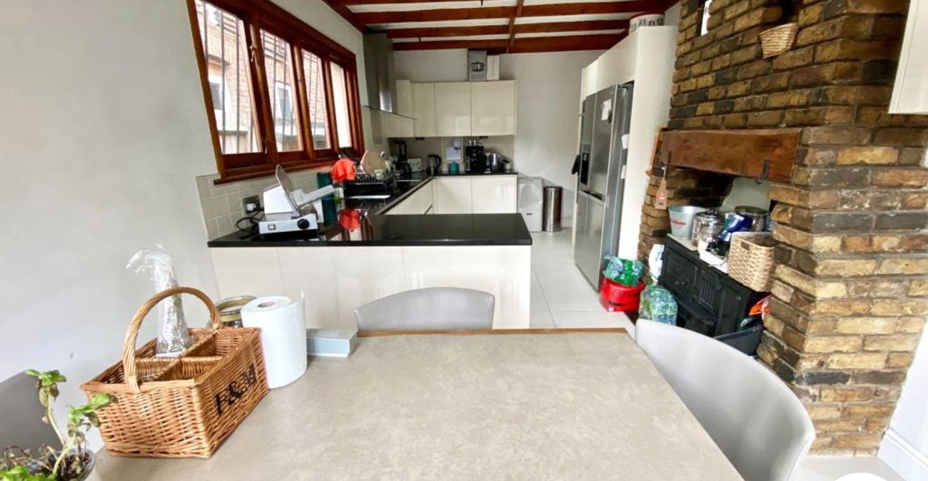 4 bedroom house for sale in London | Robinson Jackson