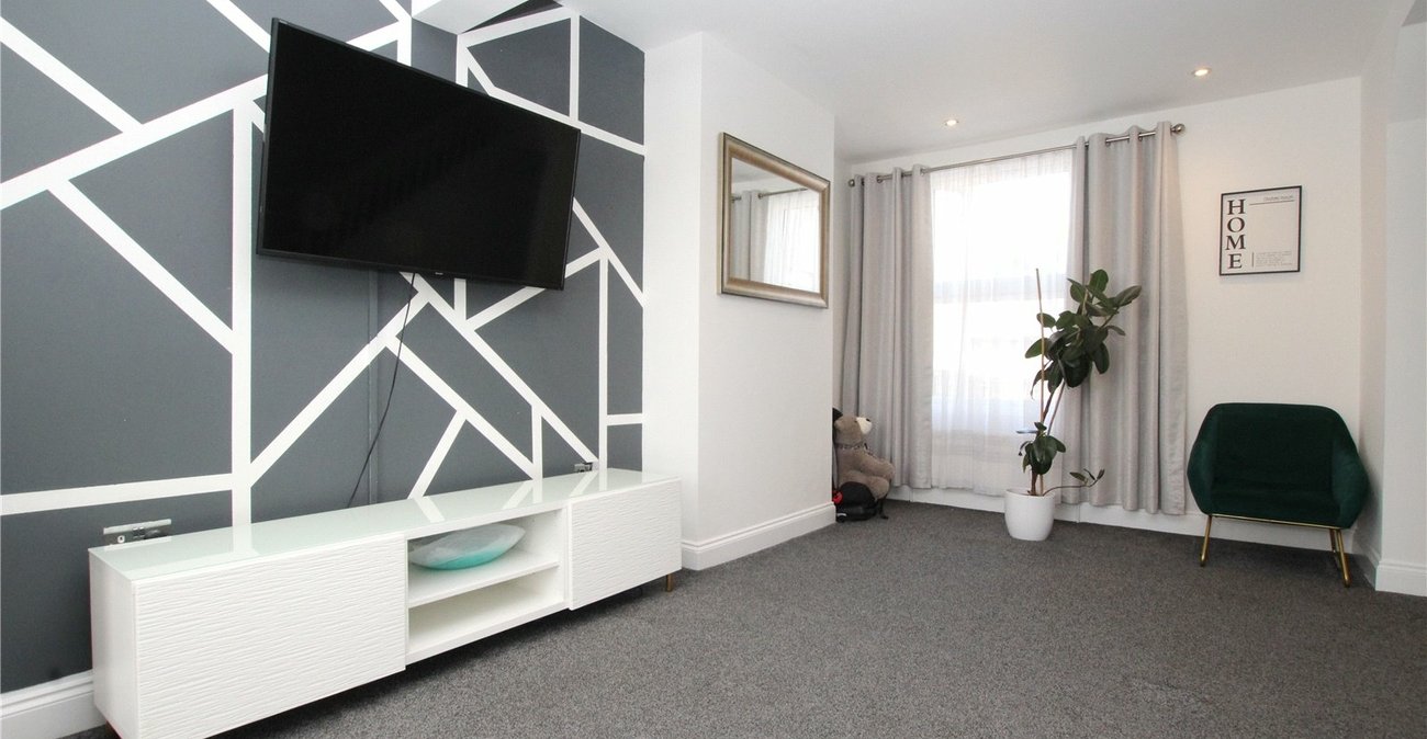 2 bedroom house for sale in Woolwich | Robinson Jackson