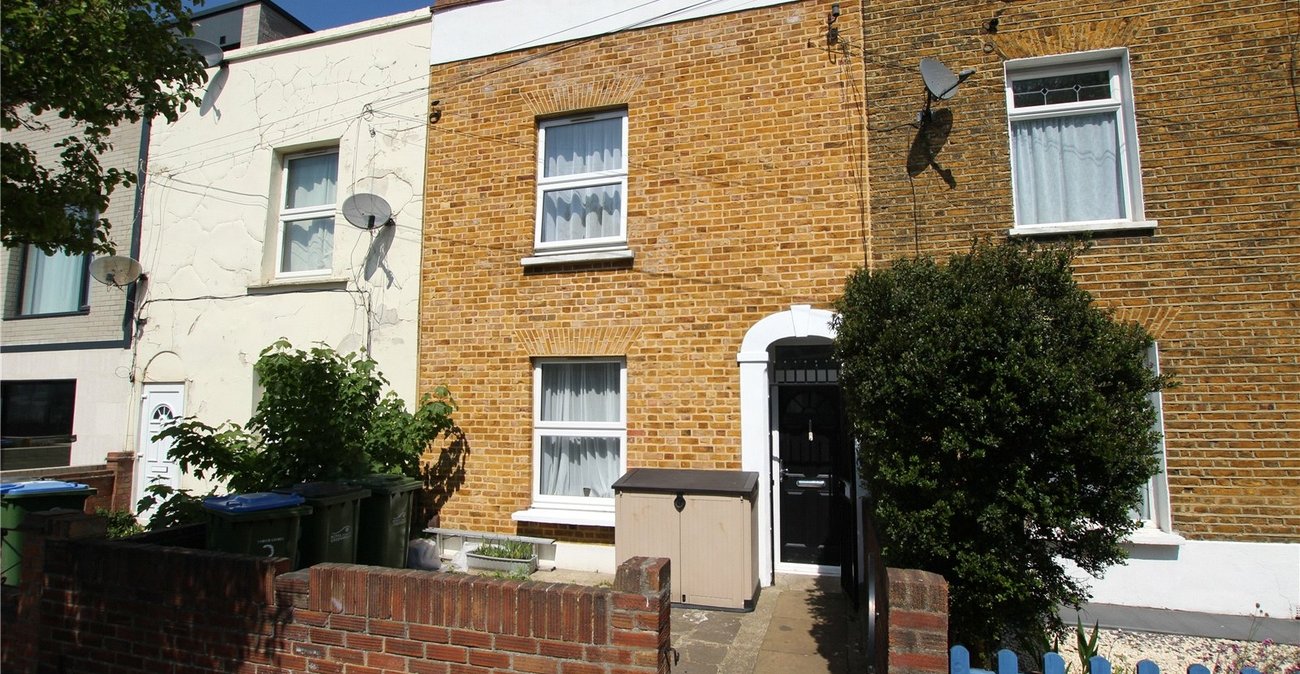 2 bedroom house for sale in Woolwich | Robinson Jackson