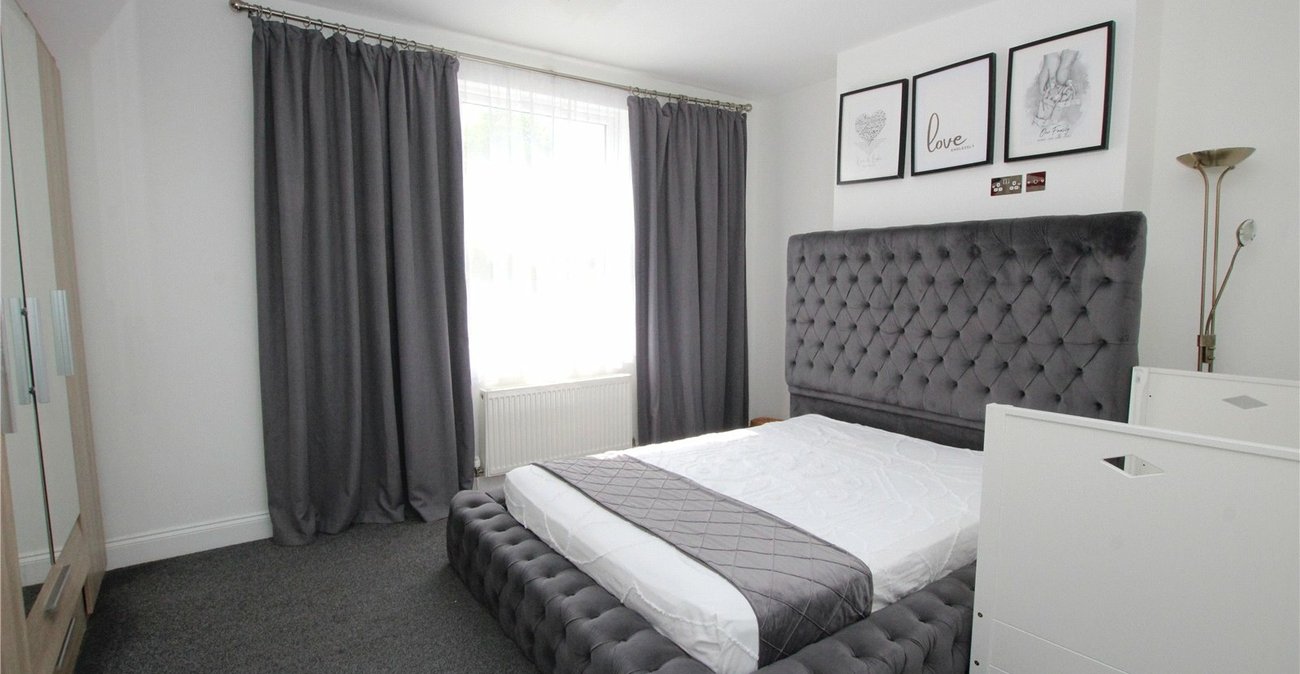 2 bedroom house for sale in Woolwich | Robinson Jackson