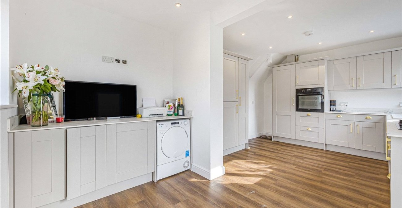 2 bedroom house for sale in St Mary Cray | Robinson Jackson