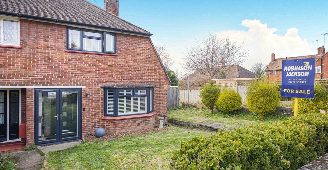 2 bedroom house for sale in St Mary Cray | Robinson Jackson