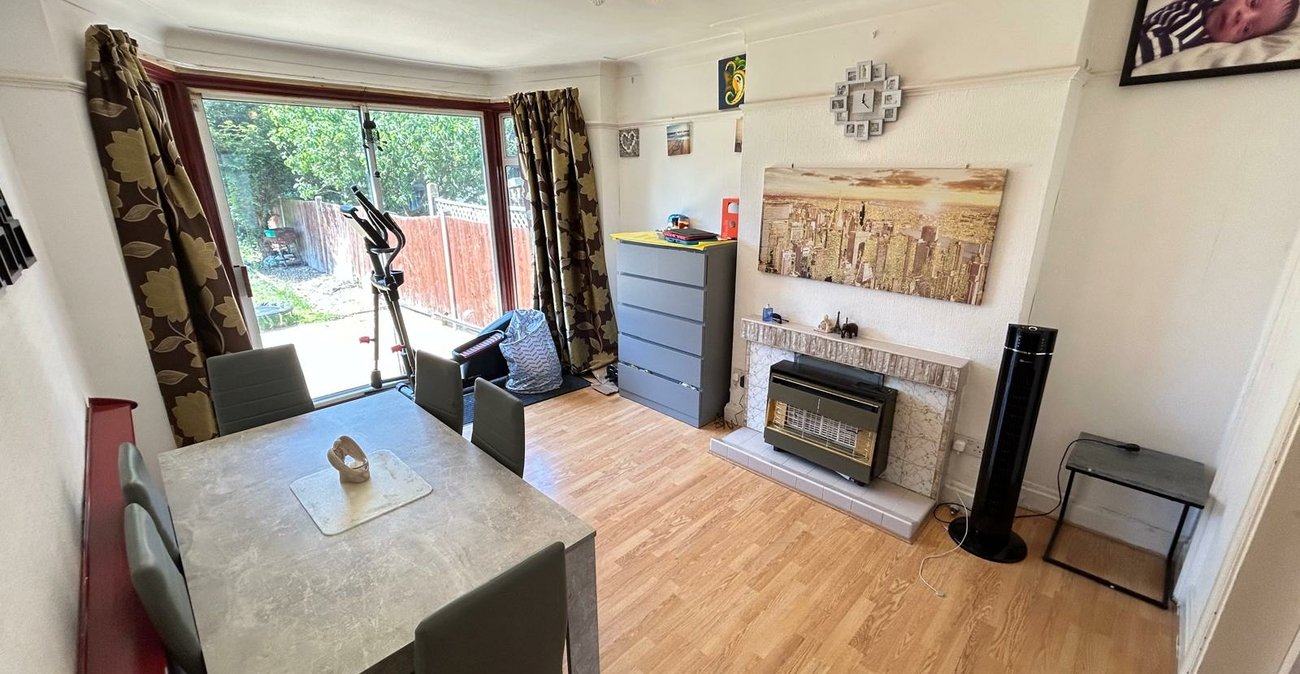 3 bedroom house for sale in Shooters Hill | Robinson Jackson