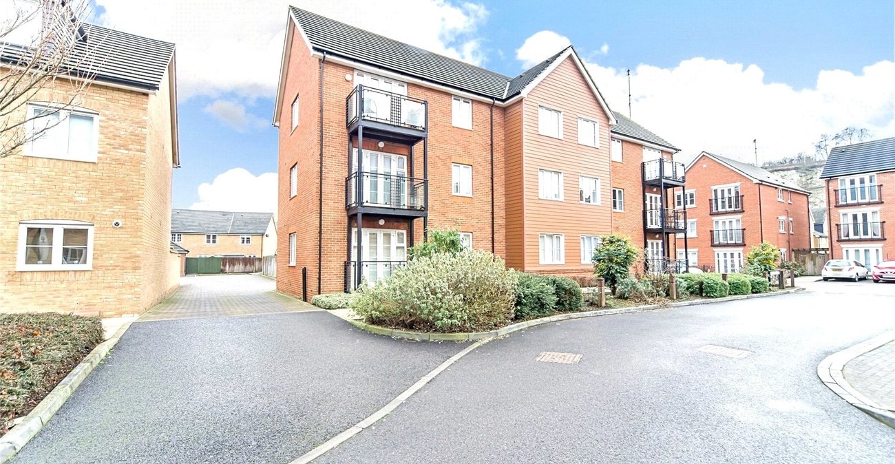 2 bedroom property for sale in Strood | Robinson Michael & Jackson