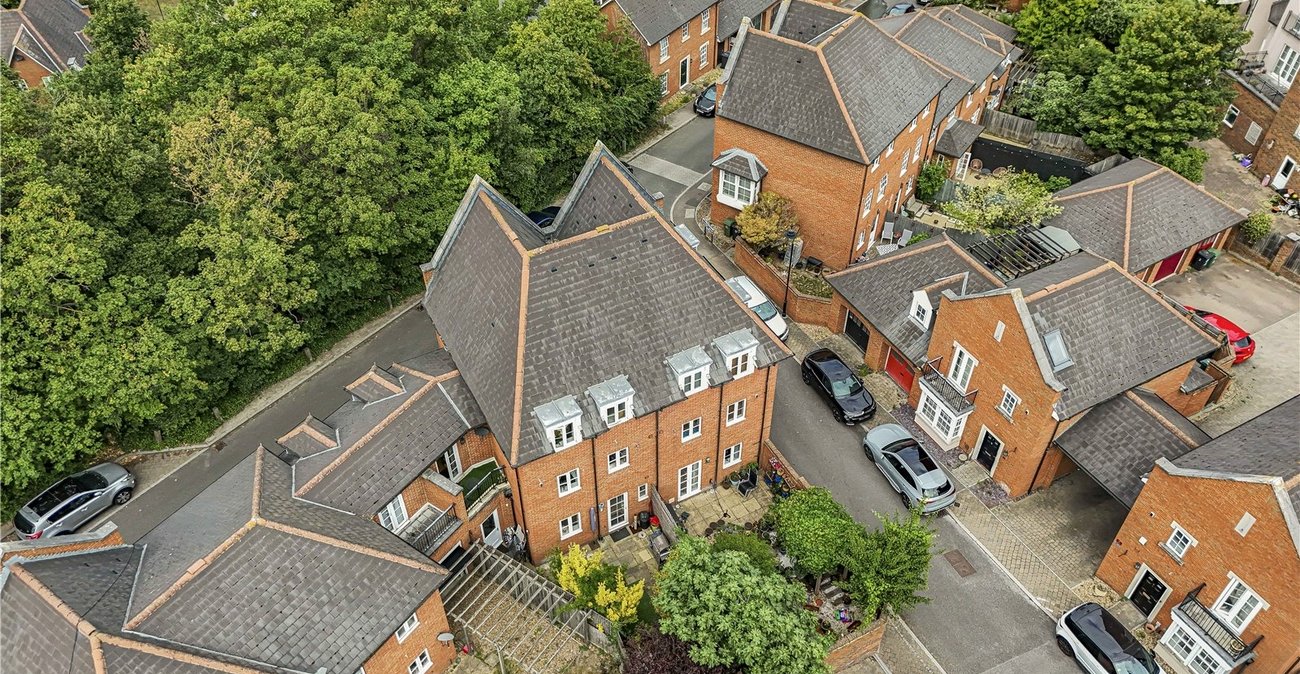 4 bedroom property for sale in Greenhithe | Robinson Jackson