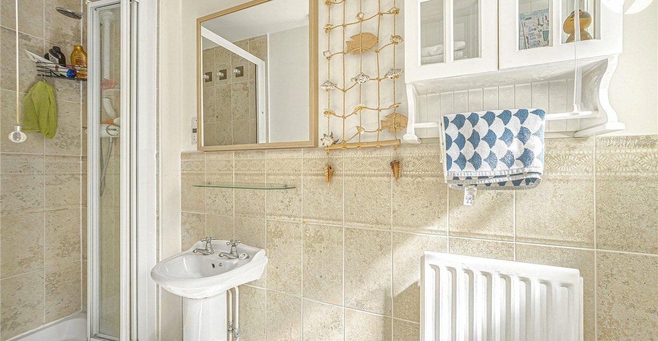 4 bedroom property for sale in Greenhithe | Robinson Jackson