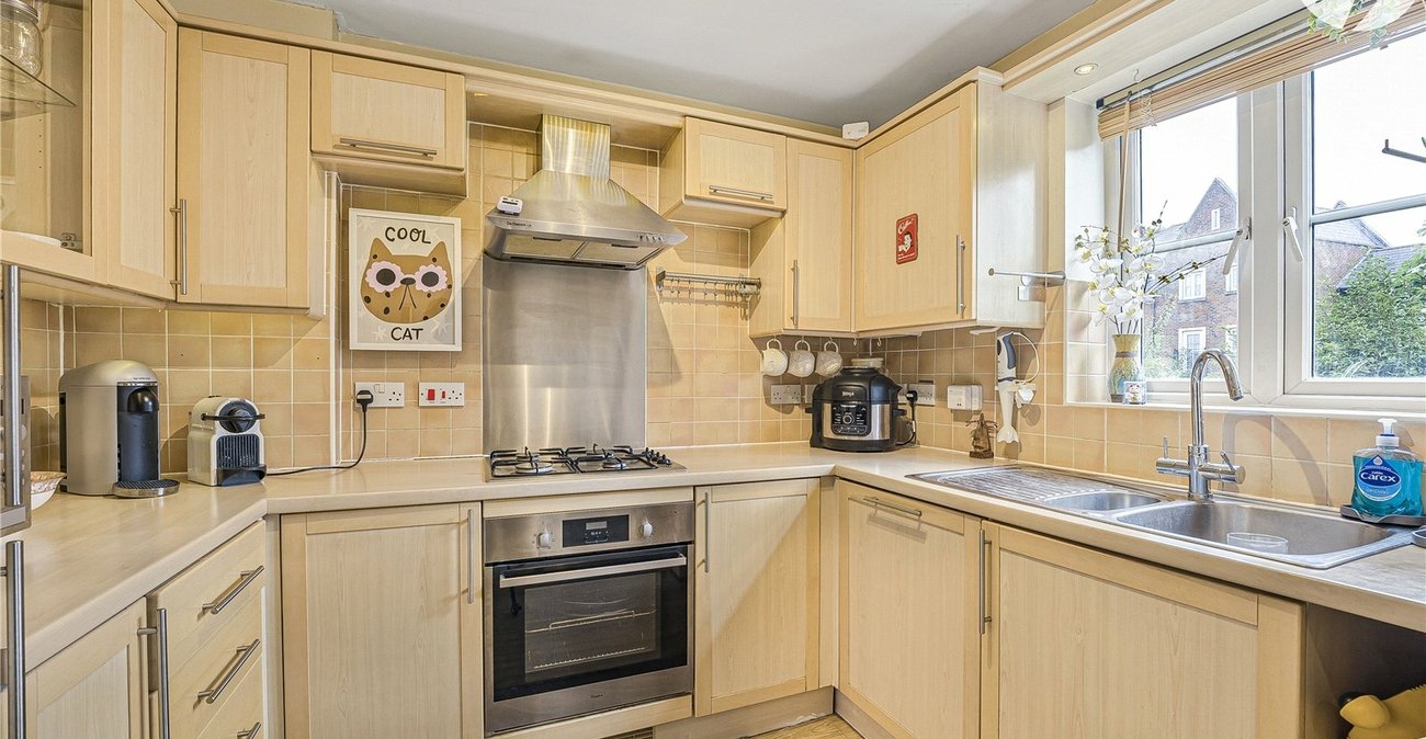 4 bedroom property for sale in Greenhithe | Robinson Jackson