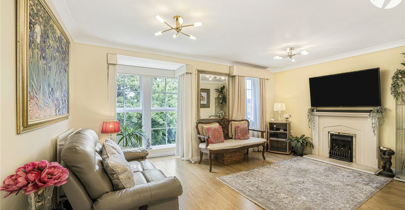 4 bedroom property for sale in Greenhithe | Robinson Jackson