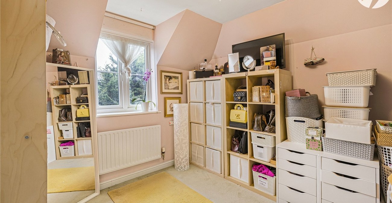 4 bedroom property for sale in Greenhithe | Robinson Jackson