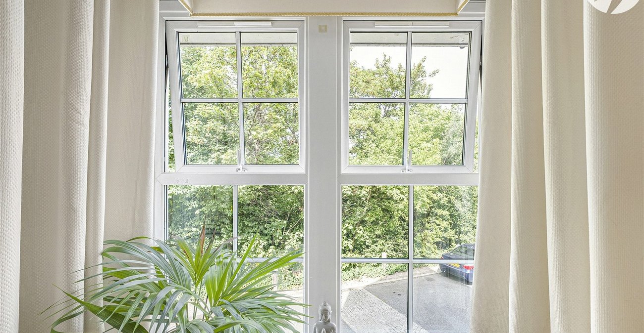 4 bedroom property for sale in Greenhithe | Robinson Jackson