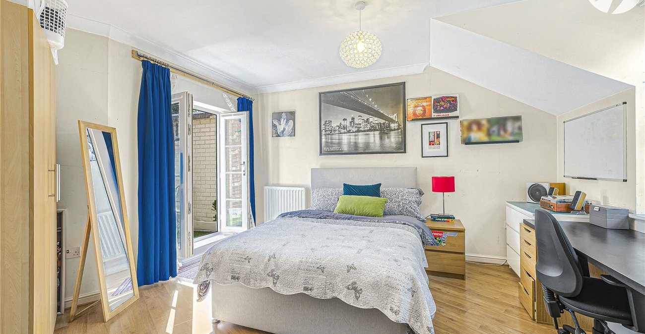 4 bedroom property for sale in Greenhithe | Robinson Jackson