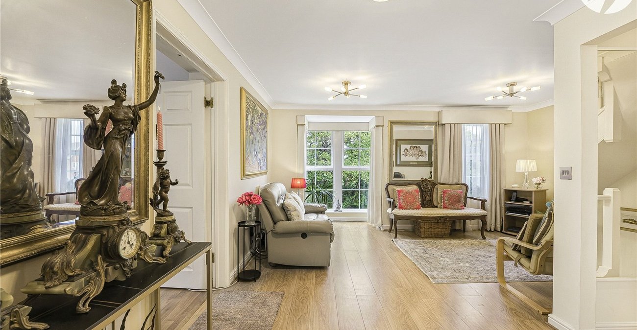 4 bedroom property for sale in Greenhithe | Robinson Jackson