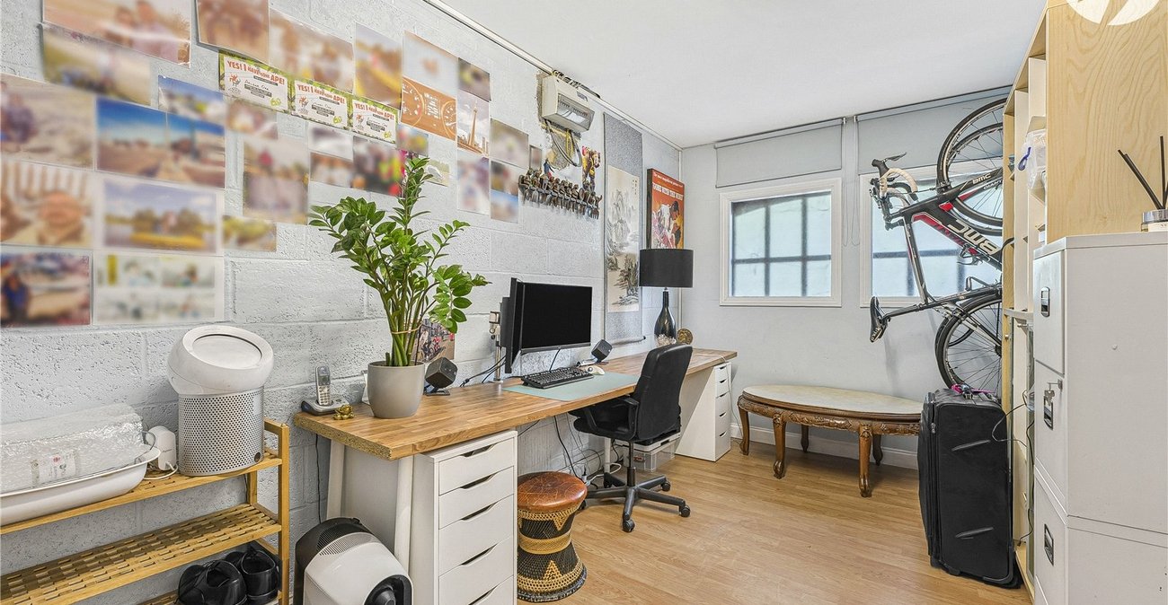 4 bedroom property for sale in Greenhithe | Robinson Jackson