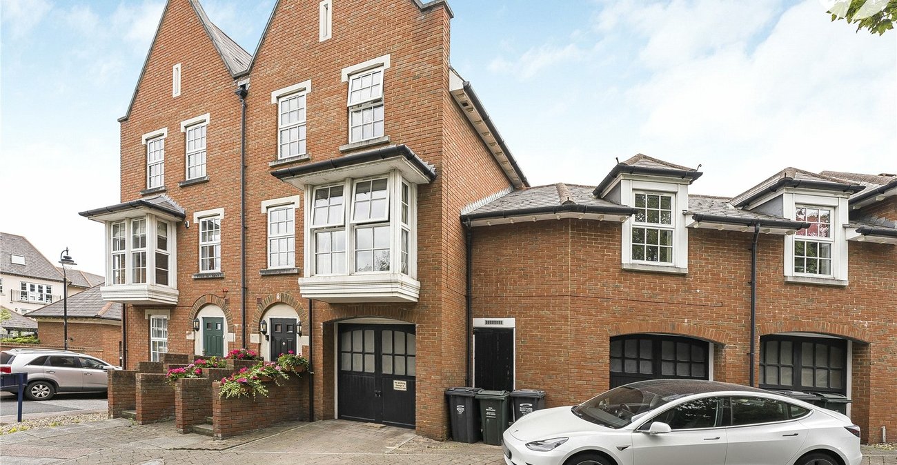 4 bedroom property for sale in Greenhithe | Robinson Jackson