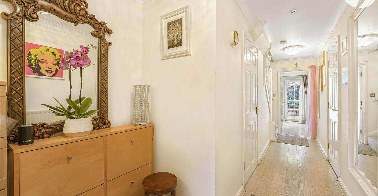 4 bedroom property for sale in Greenhithe | Robinson Jackson