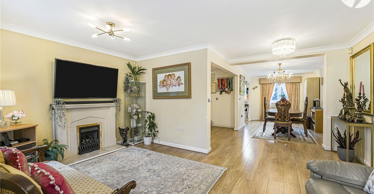 4 bedroom property for sale in Greenhithe | Robinson Jackson