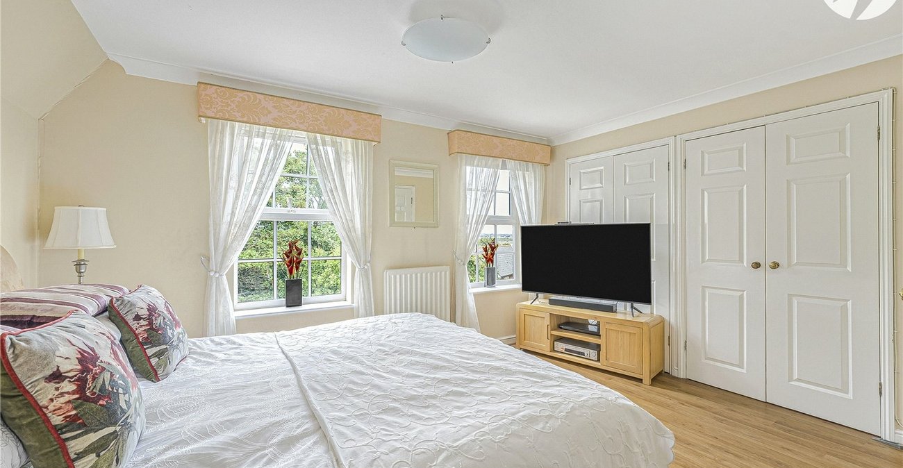 4 bedroom property for sale in Greenhithe | Robinson Jackson