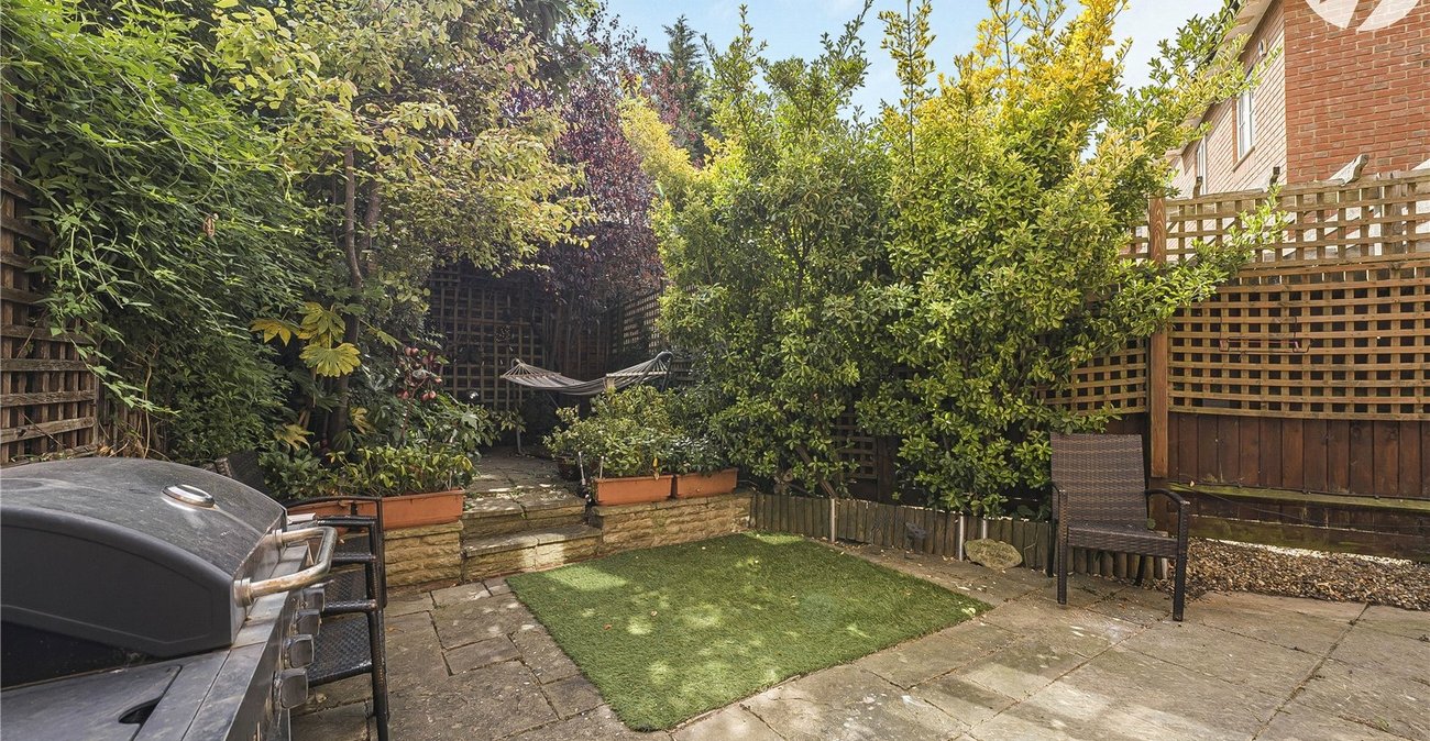 4 bedroom property for sale in Greenhithe | Robinson Jackson