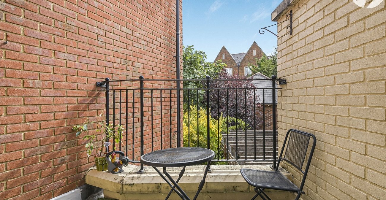 4 bedroom property for sale in Greenhithe | Robinson Jackson