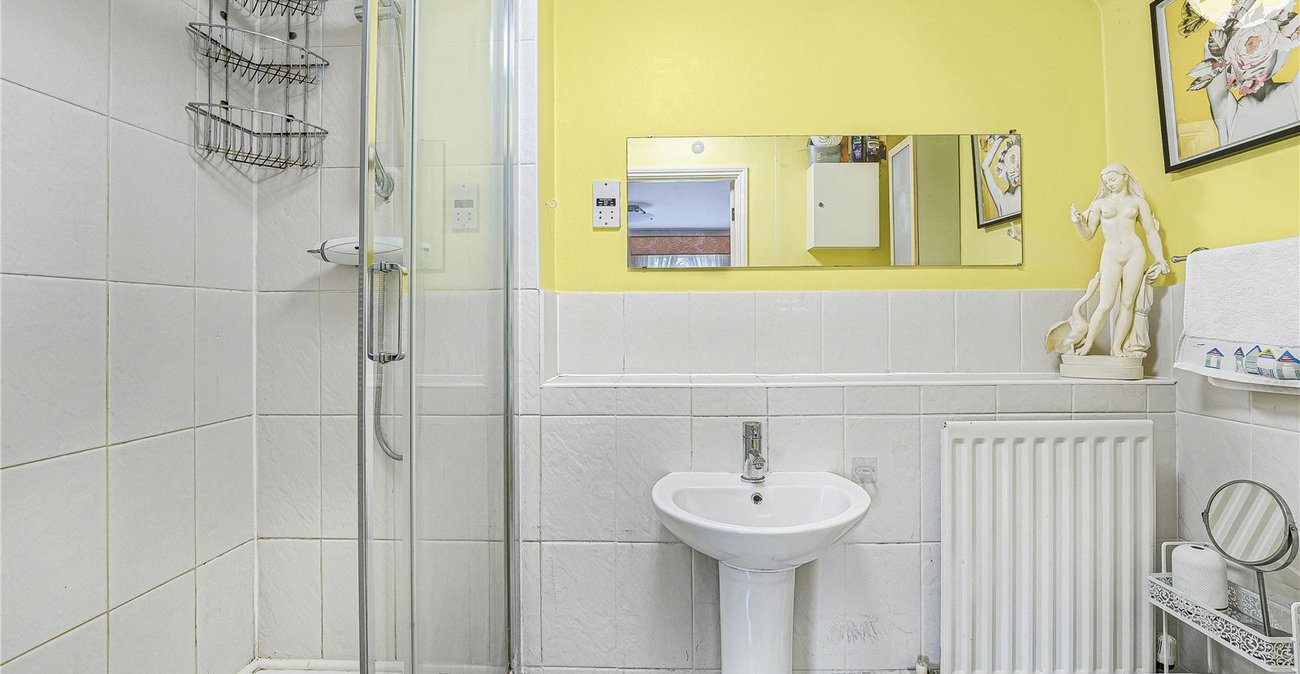 4 bedroom property for sale in Greenhithe | Robinson Jackson